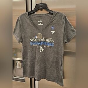 💕DODGERS💕 2024 World Series Champions V-Neck T-Shirt ~ Grey Women's Large NEW